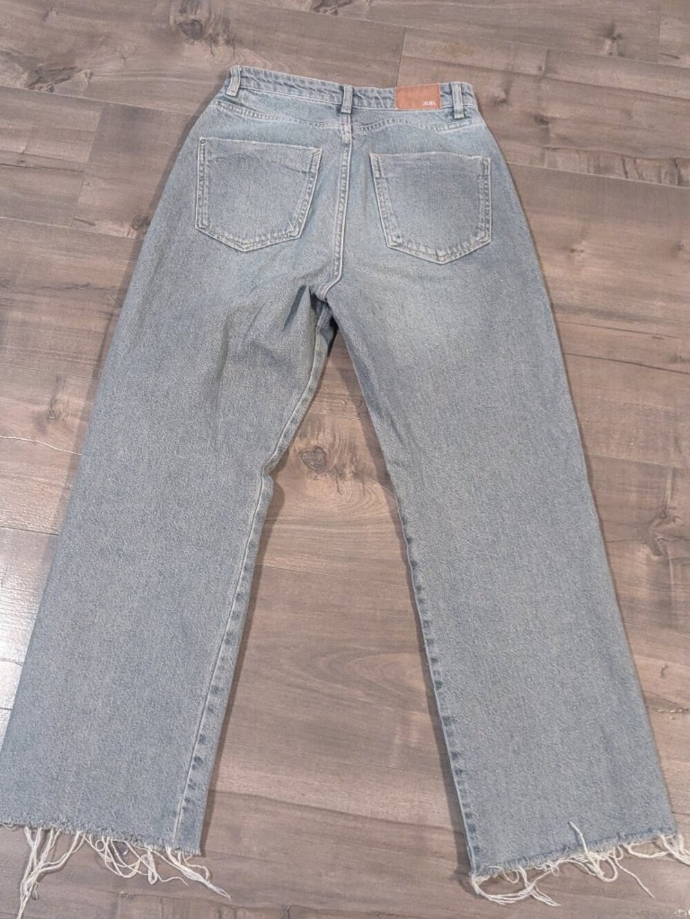 Zara High Rise Wideleg Jeans with Rip - Picture 3 of 16